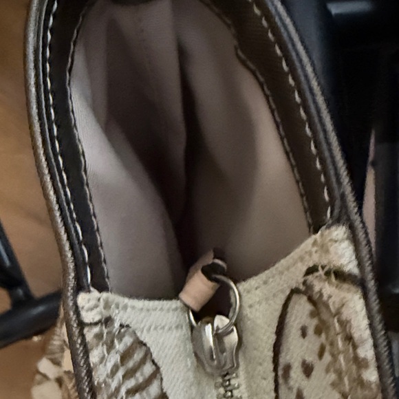 Coach Seashell Print Large Tote - Brown and Cream with multiple pockets - Picture 8 of 16